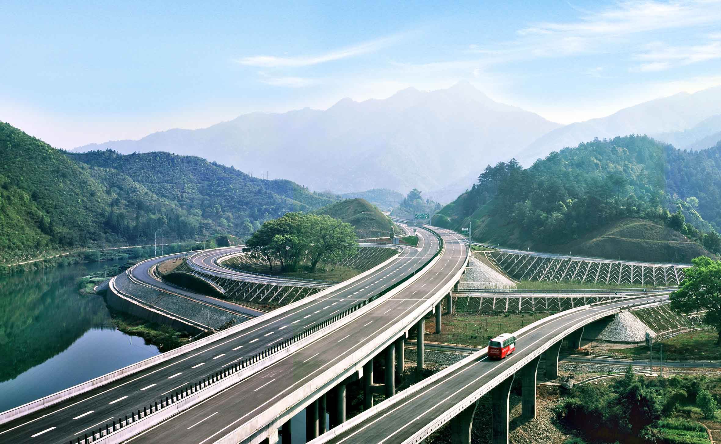全线道路绿化，贵州这条高速公路即将通车